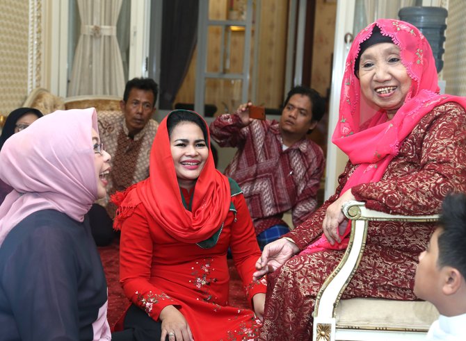 Bunyai Ainur Rohmah: Potret Otoritas Perempuan dalam Kepemimpinan Pesantren