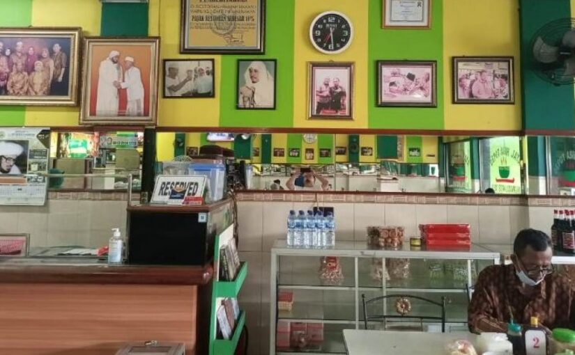 Mencerna Makna Foto Ulama di Kedai Kopi